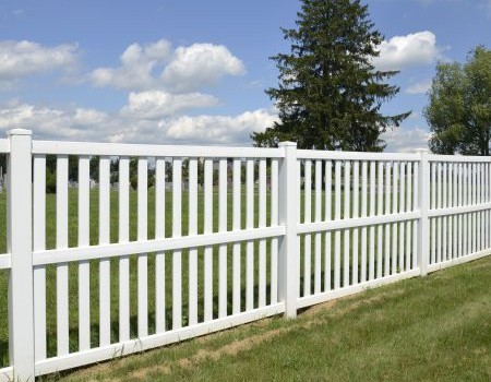 Fence Cleaning: Safely Restoring Vinyl and Wood Without Damage